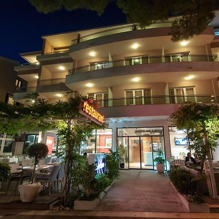 Hotel Maritimo Makarska Exterior foto