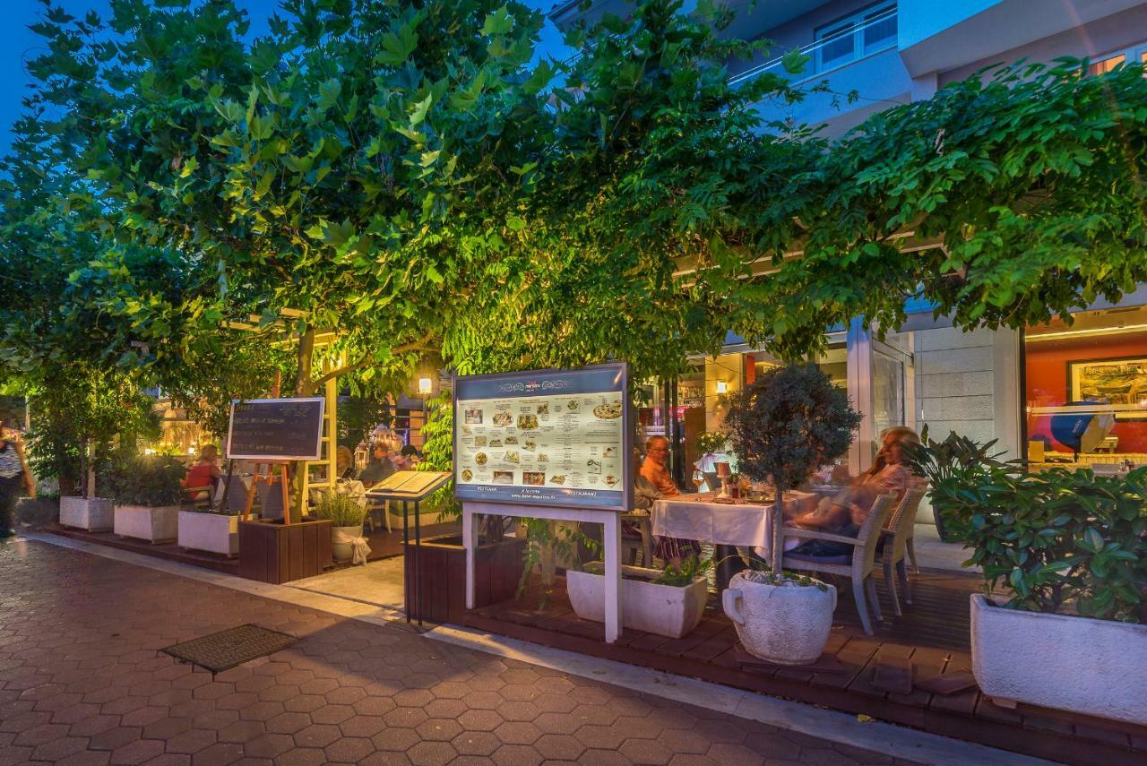 Hotel Maritimo Makarska Exterior foto
